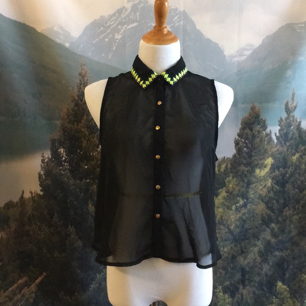 Geo embroidered collared blouse